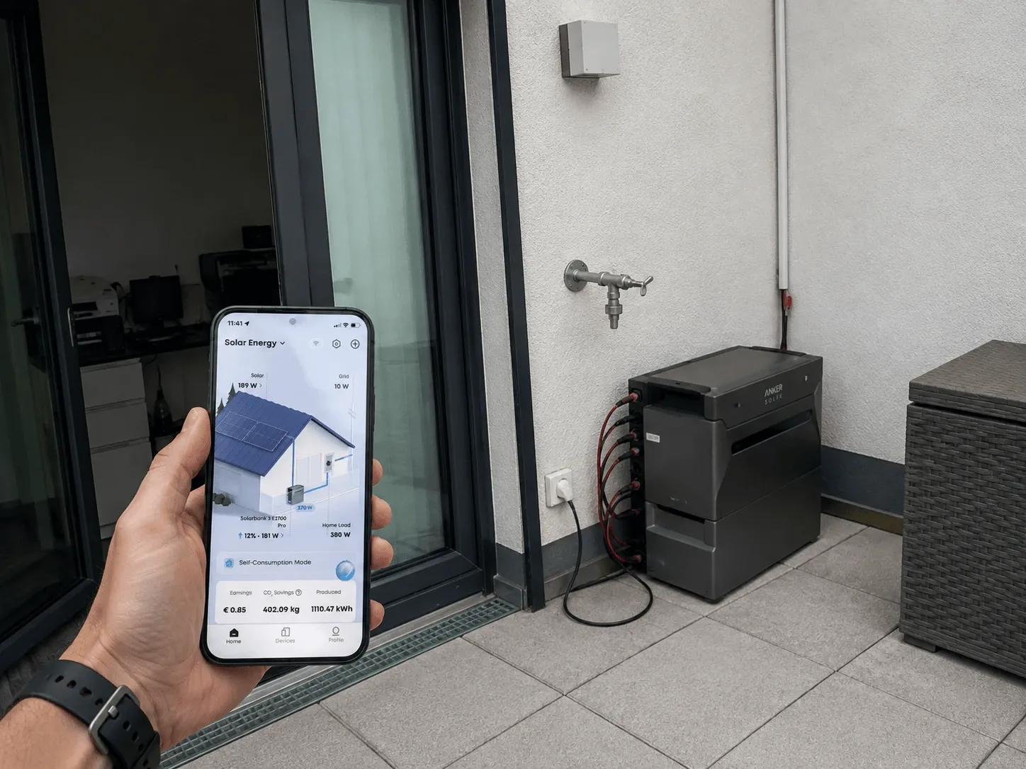 Real Anker SOLIX installation viewed together with the original Anker Solar Energy monitoring app